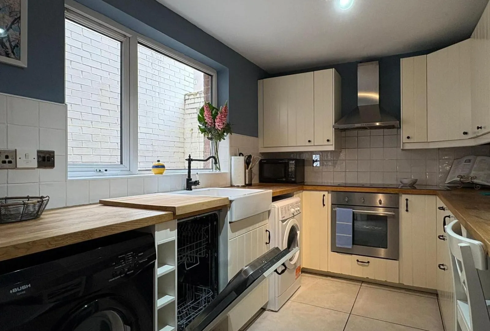 Fabulous Central Belfast Large 4 Bedroom Townhouse - Off Street Parking 0*,  Regno Unito