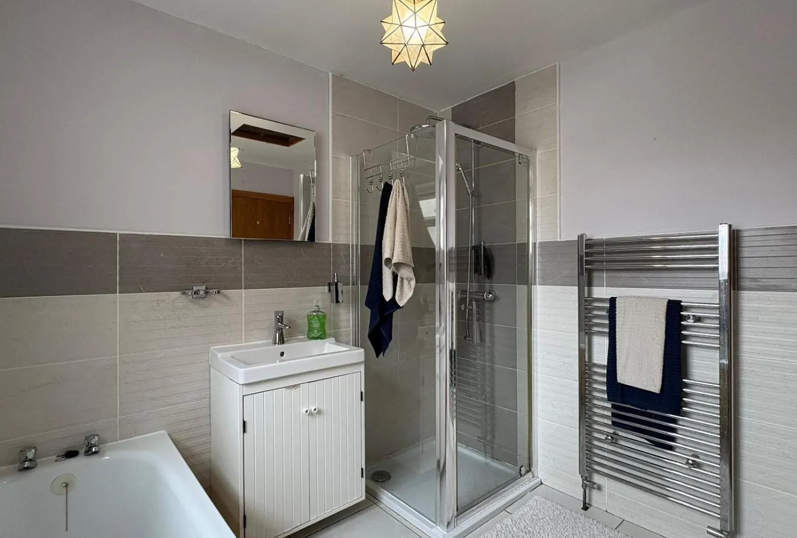 Fabulous Central Belfast Large 4 Bedroom Townhouse - Off Street Parking Appartamento